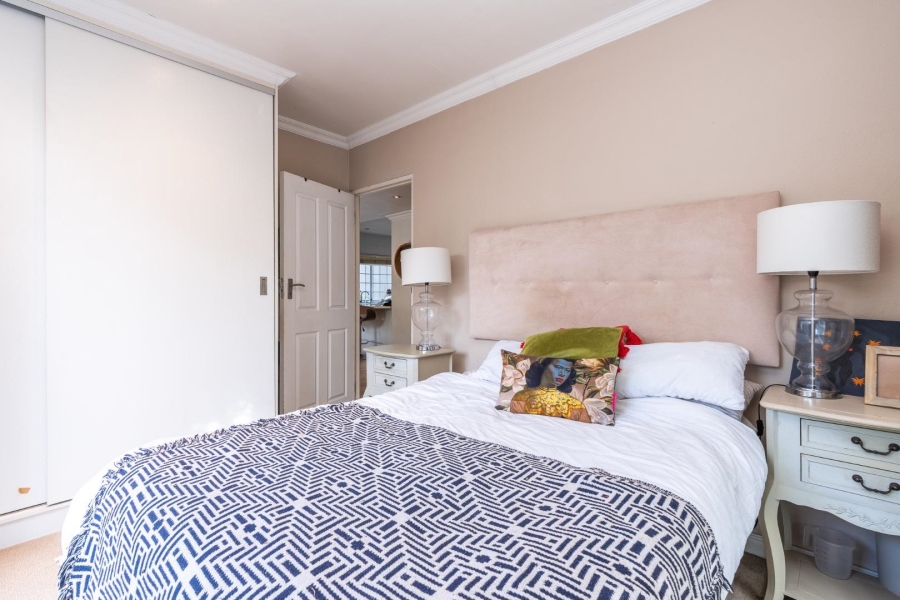 6 Bedroom Property for Sale in Vredehoek Western Cape